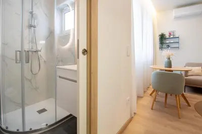 Gallery image of Caldeireiros Studio by LovelyStay in Porto