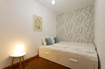 a small bedroom with a bed in a room at Aposentus - Antas Heaven in Porto