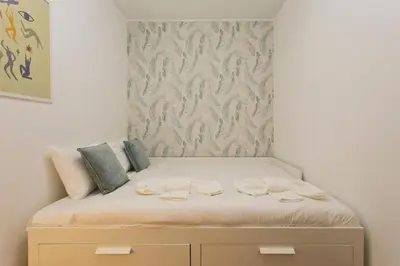 a bed with two towels on it in a room at Aposentus - Antas Heaven in Porto