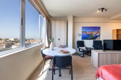 a room with a table and chairs and a large window at Skyline Porto Apartment - Porto Velho Apt in Porto