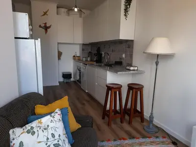 a living room with a couch and a kitchen at O Alecrim in Porto