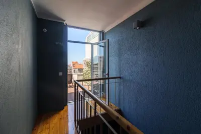 a hallway with blue walls and a glass door at Lindo Vale Guest House in Porto