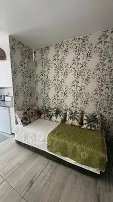 a bedroom with a bed with a green blanket at Apartamento Fontinha in Porto