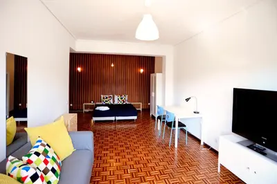 a living room with a couch and a television at Baron Omega in Porto