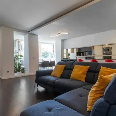 Spacious 2BR en suite
