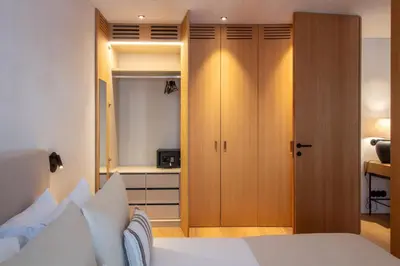 a bedroom with a bed and a closet at Verde Almada 3d by LovelyStay in Porto