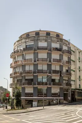a wall with a sign that readsaceresence and a door at Apartamento de luxo Centro do Porto - ACE Residence in Porto