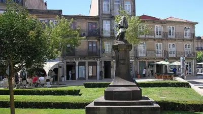 a statue in a park in front of a building at Ai Porto! Gold&Soul in Porto