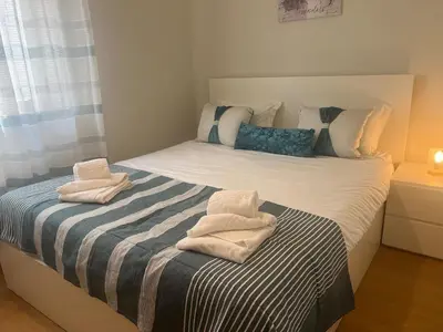 a bedroom with a bed with towels on it at Apartment near Porto University Campus T2 in Porto