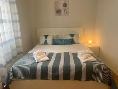 a bedroom with a bed with two towels on it at Apartment near Porto University Campus T2 in Porto
