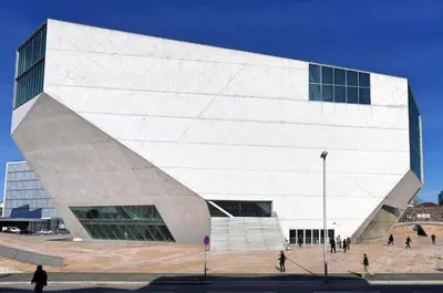 a large white building with people walking in front of it at Studios Baixa Downtown Porto in Porto