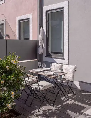 a bedroom with a large bed with a green ottoman at Allegro Patio House in Porto