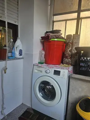 a washing machine with a bucket on top of it at Apartamento Quarto Compartilhado Porto in Porto