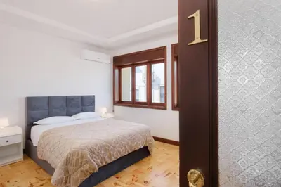 a bedroom with a king sized bed and a window at Villa 7BR & 7BA with Pool & Backyard in a Prime Location! in Vila Nova de Gaia