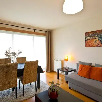 Modern and quiet T1 with private Garage