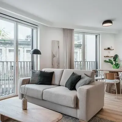 Stylish Retreat in Central Porto Stay with Parking