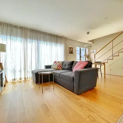 Sunny rooftop duplex with elevator near iconic bridge