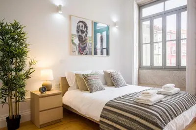a bedroom with a bed with towels on it at Porto Pacific - Almeida Garrett - estúdio a 5 minutos da Ribeira in Porto
