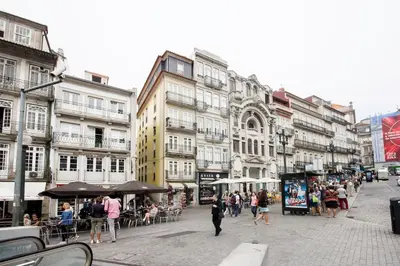 a group of people walking on a street with buildings at Porto Pacific - Almeida Garrett - estúdio a 5 minutos da Ribeira in Porto
