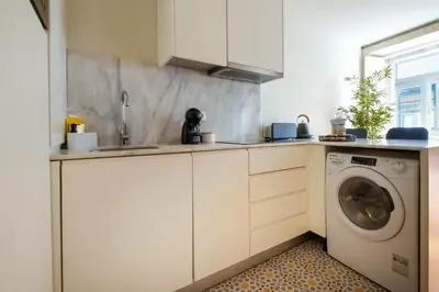 a kitchen with a washer and a washing machine at Magnolia 3 Luxury with AC Metro Downtown Porto in Porto