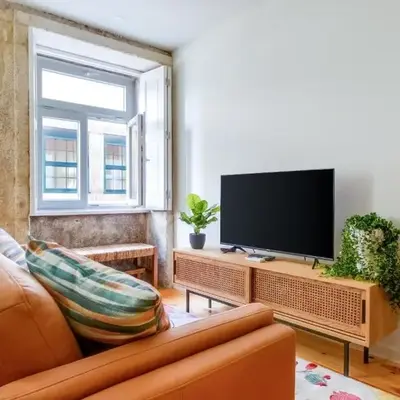 Magnolia 3 Luxury with AC Metro Downtown Porto