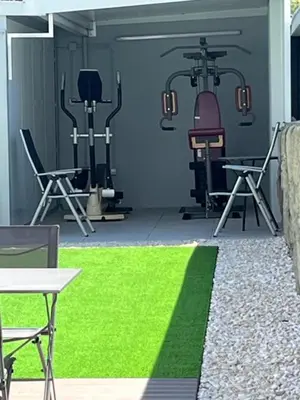 a gym with two exercise bikes and a green rug at Seculo Soft in Porto