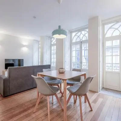 Modern Flat With Balcony on Rua das Flores - 1st