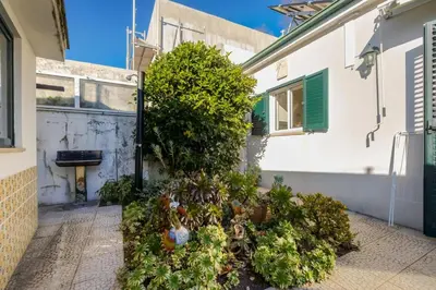a garden in the courtyard of a house at 2 Bdr Guadiana House Garden Metro Station 2min in Porto