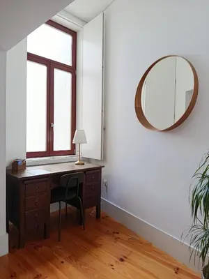 an office with a desk and a mirror at Quiet, bright apt near Bolhão in Porto
