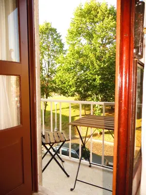 a table and a bench on a balcony at House T3 in Vila Nova de Gaia