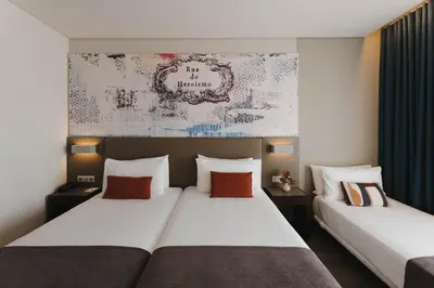 two beds in a hotel room next to each other at Timbre Heroismo in Porto