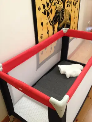 a bunk bed with a red and white frame at Loft Taipas in Porto