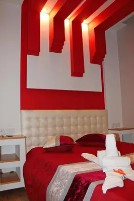 a bedroom with red and white walls and a bed at Monte Carlo Love Porto in Porto