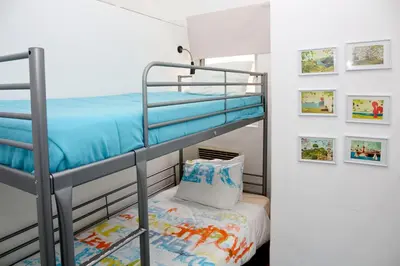 a bunk bed room with two bunk beds and a bunk bedsheet at Apartamento Vintage 2 in Porto