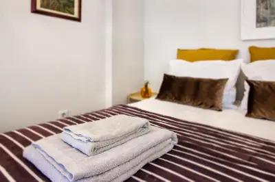 a group of towels sitting on top of a bed at Formosa Flats in Porto