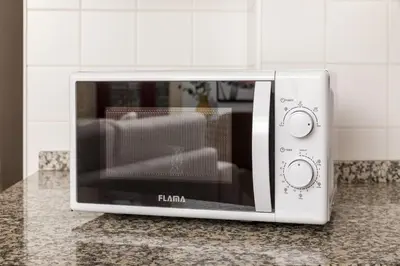 a microwave sitting on a counter in a kitchen at Discovery | Porto-Flores in Porto