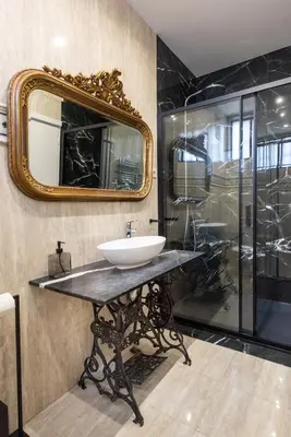 a bathroom with a sink and a mirror at Casa das Musas in Porto