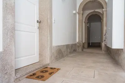 a hallway with an open door and a rug on the floor at Porto City Center 2 in Porto