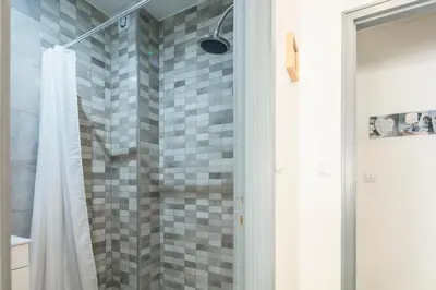 a bathroom with a shower with a shower curtain at Apartamento À Francos Gyn Lovers in Porto