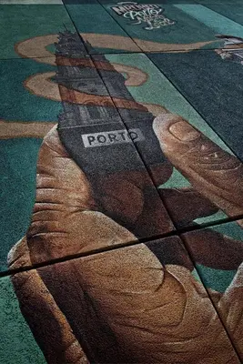 a painting of a tiger on the ground at VRS - Porto Centre Trindade Studio in Porto