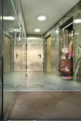 a woman walking into a hallway with a purse at VRS - Porto Centre Trindade Studio in Porto