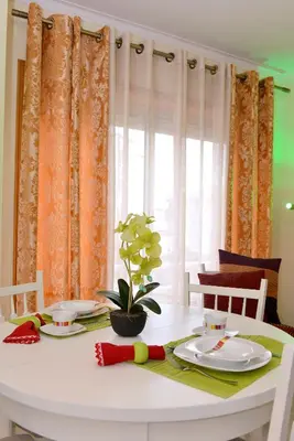 a dining room table with a white table and chairs at Apartamento Porto Centro in Porto