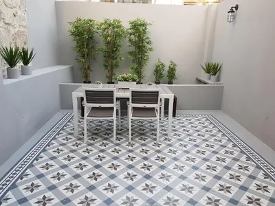 a dining room with a table and chairs on a floor at Porto Belo Clérigos in Porto