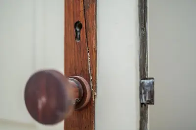 an old wooden door with a wooden knob at Tripas-Coração, Breiner GreenHouse in Porto