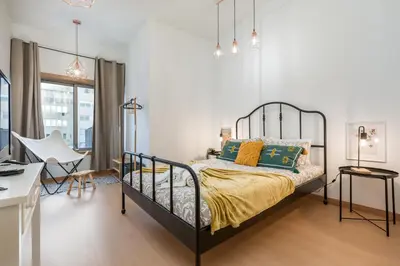 a bedroom with a bed and a desk at Oporto Bonjardim Residence in Porto