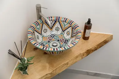 a bowl on a wooden shelf with a sink at Oporto Bonjardim Residence in Porto