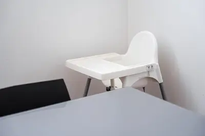 a white chair and a sink in a room at GuestReady - Beautiful Plateau in Porto