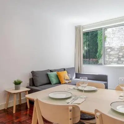 Renovated & Quiet 1-Bedroom in Santa Catarina