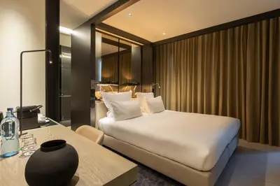 a hotel room with a bed and a desk in a room at Porto Royal Bridges Hotel in Porto
