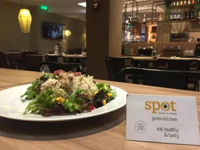 a plate of salad on a table with a sign at Spot Apartments Casa Januario in Porto
